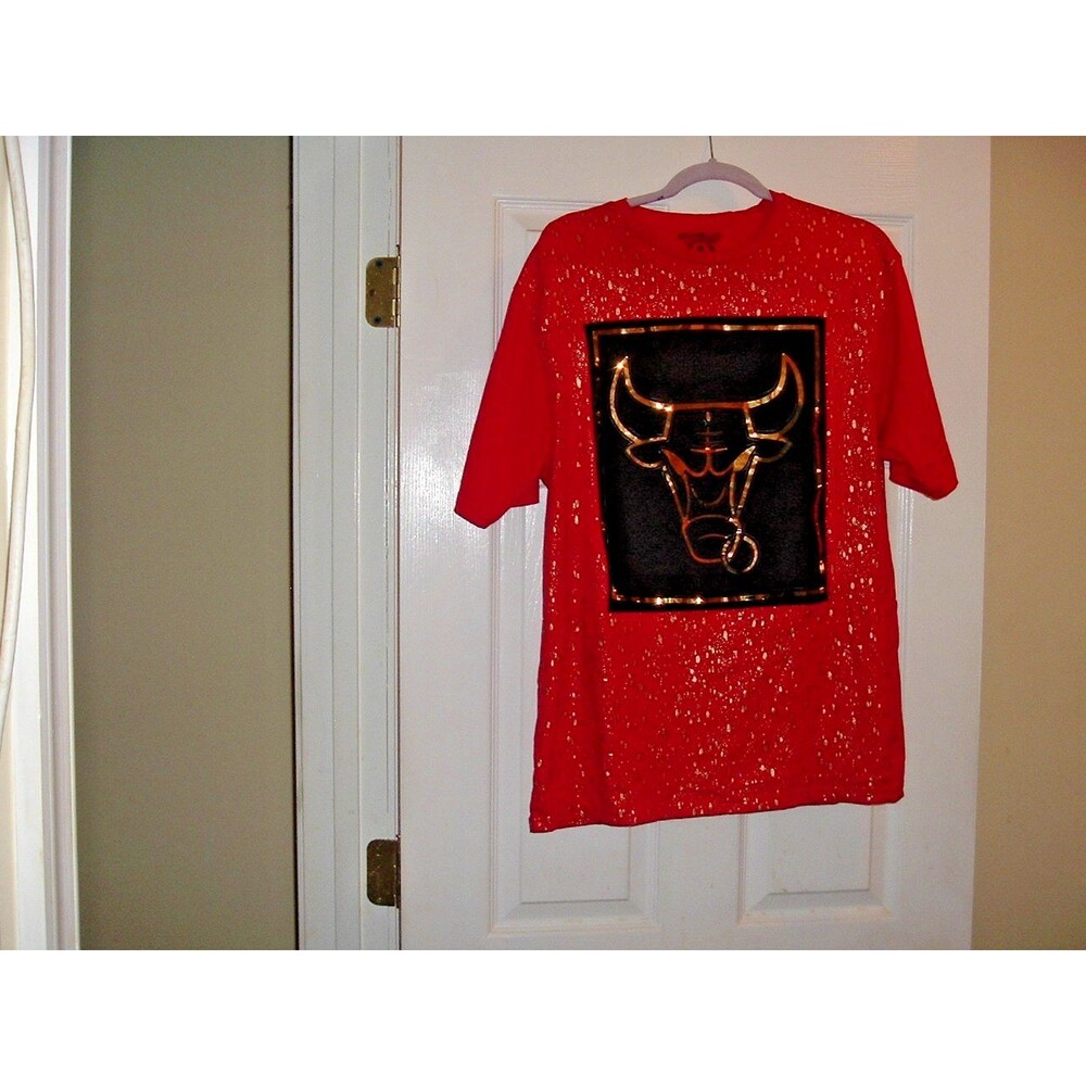 Brooklyn Laundry Chicago Bulls Mens T Shirt Medium Red Black Gold Great Graphics